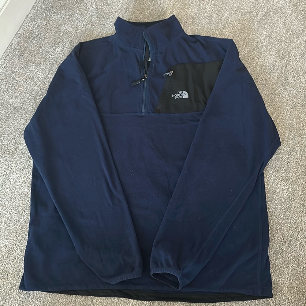 North face gently used navy and black quarter zip. Men’s medium